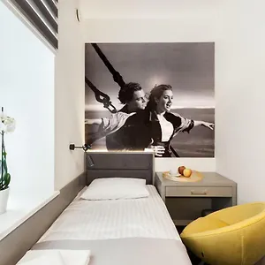 https://cinema-hostel-apartments.poznan-hotels.com